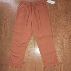 レンガ色で七部だけです。