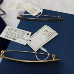 ２３区 ゴールドとシルバーのピンブローチ2本セット