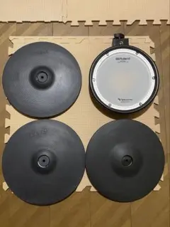 Roland CY-12C 2枚、CY-12R/C 1枚、 PDX-8 1つ