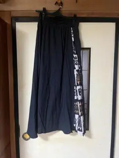 アミナ　黒のロングスカート（柄入り）リネン混合　ブレンド