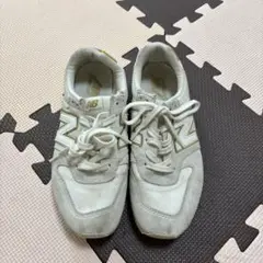 ニューバランス　23 .5ホワイト
