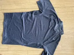 UNDER ARMOURクグレーショートスリーブトップス