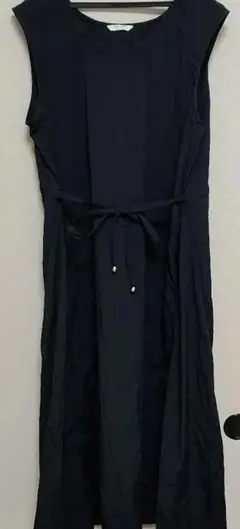 黒のノースリーブロングワンピース