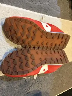 Saucony レッド ランニングシューズ