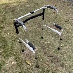 折りたたみ式歩行補助具