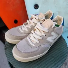 New Balance スニーカー ベージュ/ホワイト/ブルー CRT300AG