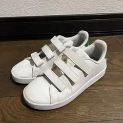 アディダス スニーカー