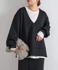 定価8800円　新品　un dix cors ダンボール深Vスリットプルオーバー