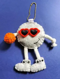 完成品★ハンドメイド バスケットボール フェルト お守り 部活お守り