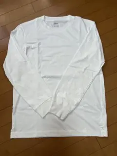 UNIQLOユニクロ　長袖TシャツAIRism　ホワイトM