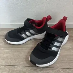 adidas スニーカー　18cm