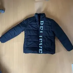 BELIEVEプリント黒ダウンジャケット