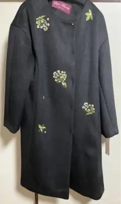 スーパービューティー 42 L ノーカラーコート 刺繍 カモミール ブラック
