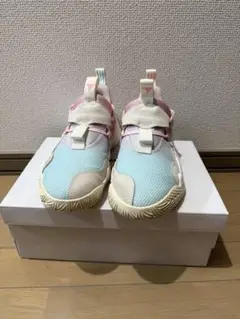 adidas TRAE YOUNG 1 トレイヤング1