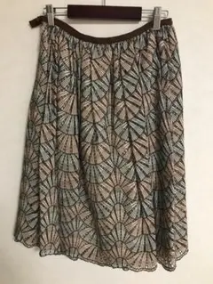 サリースコットリーフ刺繍スカート