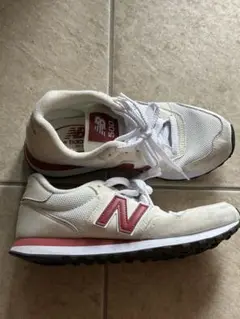 New Balance 500 ホワイト/レッド スニーカー