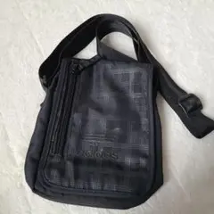 adidas ブラック ショルダーバッグ