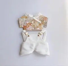 ぬい服 10cm 花柄Tシャツと 白サロペットのセット