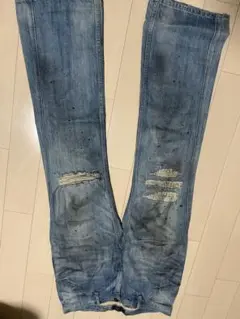 ダメージ加工ライトブルーデニムパンツ
