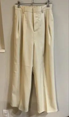 【NOAHL】クリーム色 ワイドレッグトラウザー