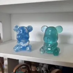 透明なクマのフィギュア 2体セット　空色・グラデーション