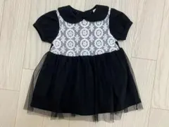 黒いレース模様のトップス