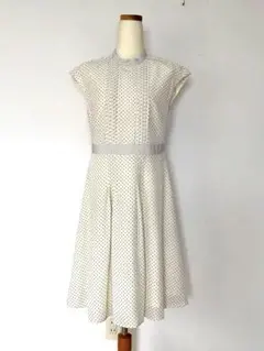 anatelier　アイボリー ドット柄 清楚なフレンチスリーブ ワンピース