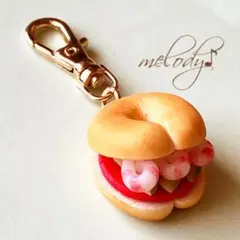 ミニチュアベーグルサンド　トマト　エビ