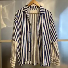ブルーのストライプシャツ
