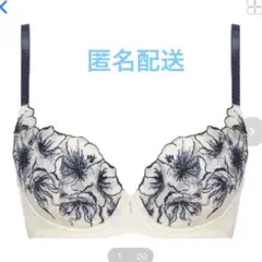 トリンプ　天使のブラ　魔法のハリ感　C70 ホワイト
