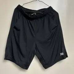 New Balance ブラックショートパンツ