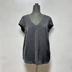 黒のVネック半袖シャツ サイズ36