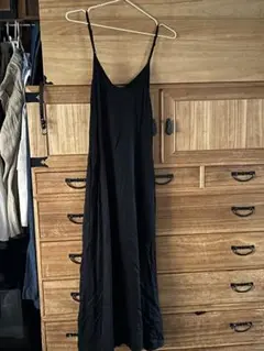 黒のキャミソールロングワンピース