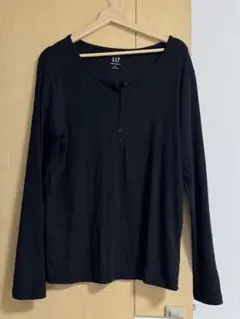 GAP ヘンリーネックTシャツ