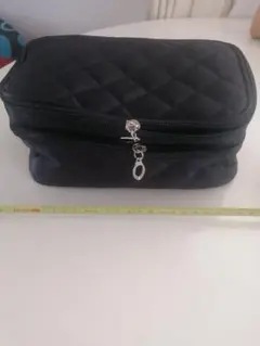 黒キルティング　メークポーチ