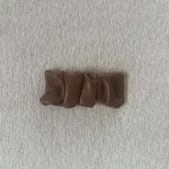 ブラウン合成皮革ヘアクリップ