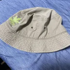 ベージュ バケットハット