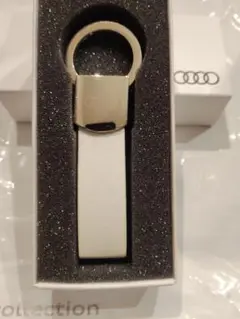 新品未使用　Audi ホワイトレザーキーホルダー　キーリング