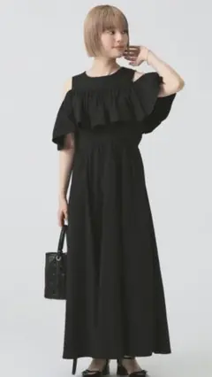beams❤︎黒のオフショルダーフリルワンピース