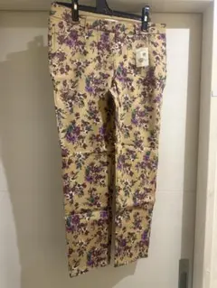 アースミュージックアンドエコロジー　花柄 ベージュパンツ　未使用タグ付き