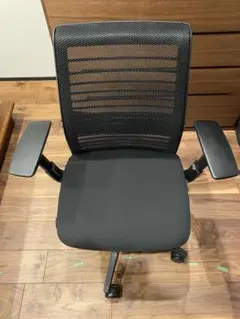 Steelcase Think エルゴノミックメッシュオフィスチェア