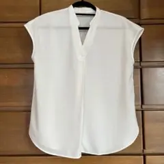 セール！ GU ホワイト ノースリーブシャツ Sサイズ