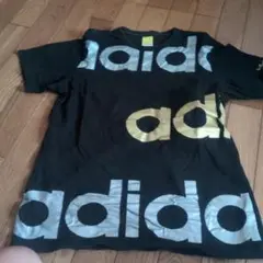 adidas ブラック ゴールド Tシャツ
