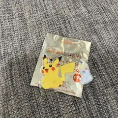 コメダ珈琲⭐︎ピカチュウ アクリルストラップ パッケージ付き