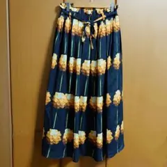 メルロープリュス 黒　花柄　ウエストゴム　楽ちん　フレア