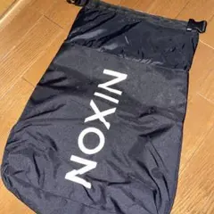NIXON 防水バッグ