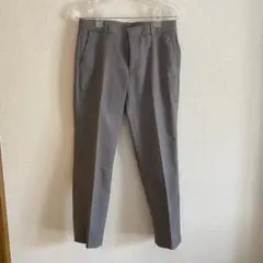 ユニクロ　ライトグレー クロップドパンツ UNIQLO ボトムス　灰色　ズボン