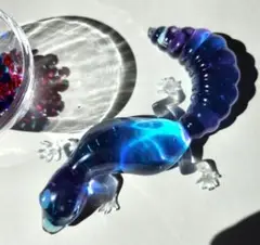 カラフルなヒョウモントカゲモドキの置物
