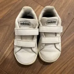 adidas スニーカー ホワイト　13.5cm