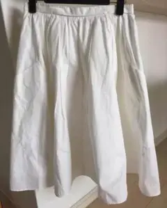 オフホワイトの夏用スカート
